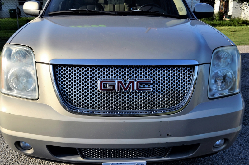 moto-PEYMEINADE-min_gmc-yukon-truck-grill-2828425